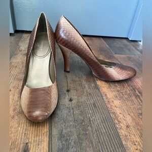 Nine West Tan and Brown Textured Heels